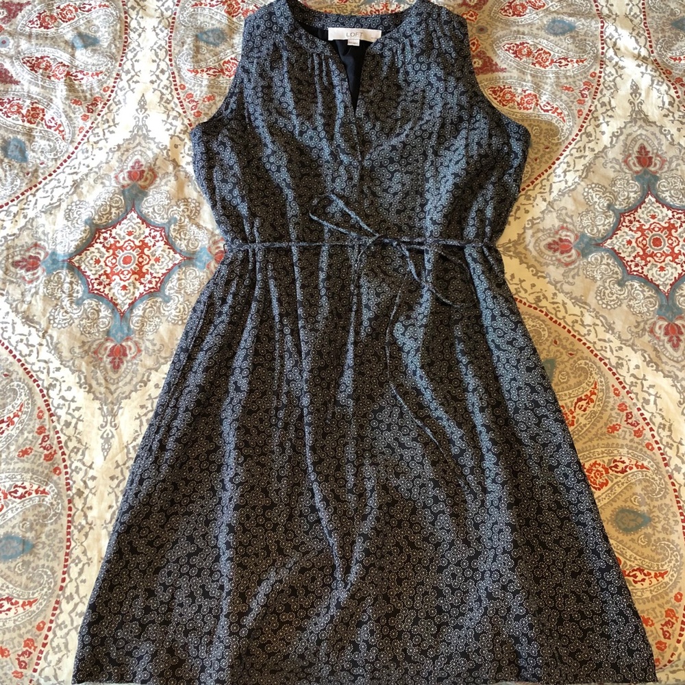 LOFT XSP split neck, tie waist dress